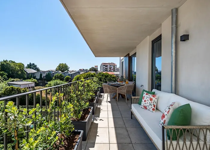 Bonfim Living - Great Location, Al Fresco Dining And Free Private Parking *