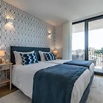 Bonfim Living - Great Location, Al Fresco Dining And Free Private Parking *
