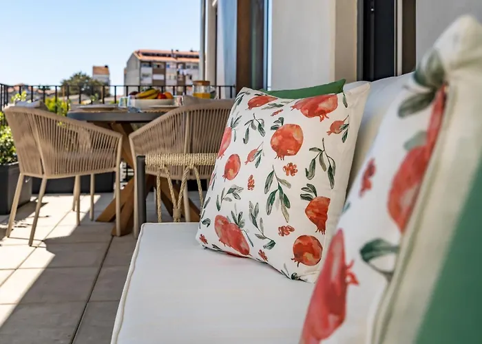 Apartman Bonfim Living - Great Location, Al Fresco Dining And Free Private Parking